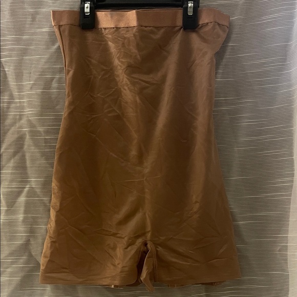 SKIMS Other - SKIMS Tan Strapless Shapewear